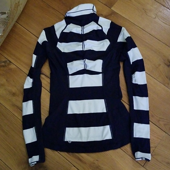 Lululemon womens Half Zip - Picture 4 of 6